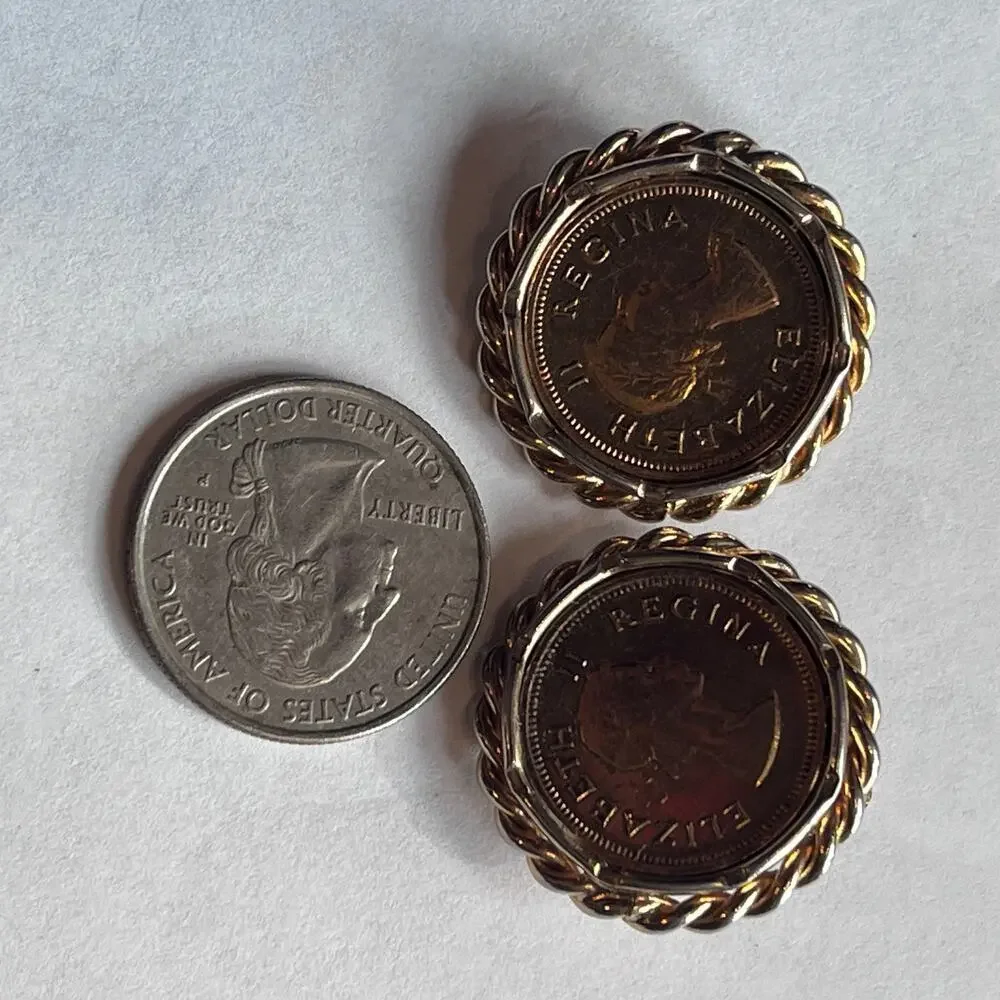 Beautiful Vintage Unsigned Royal Gold Tone Coin Clip On Earrings - light wear